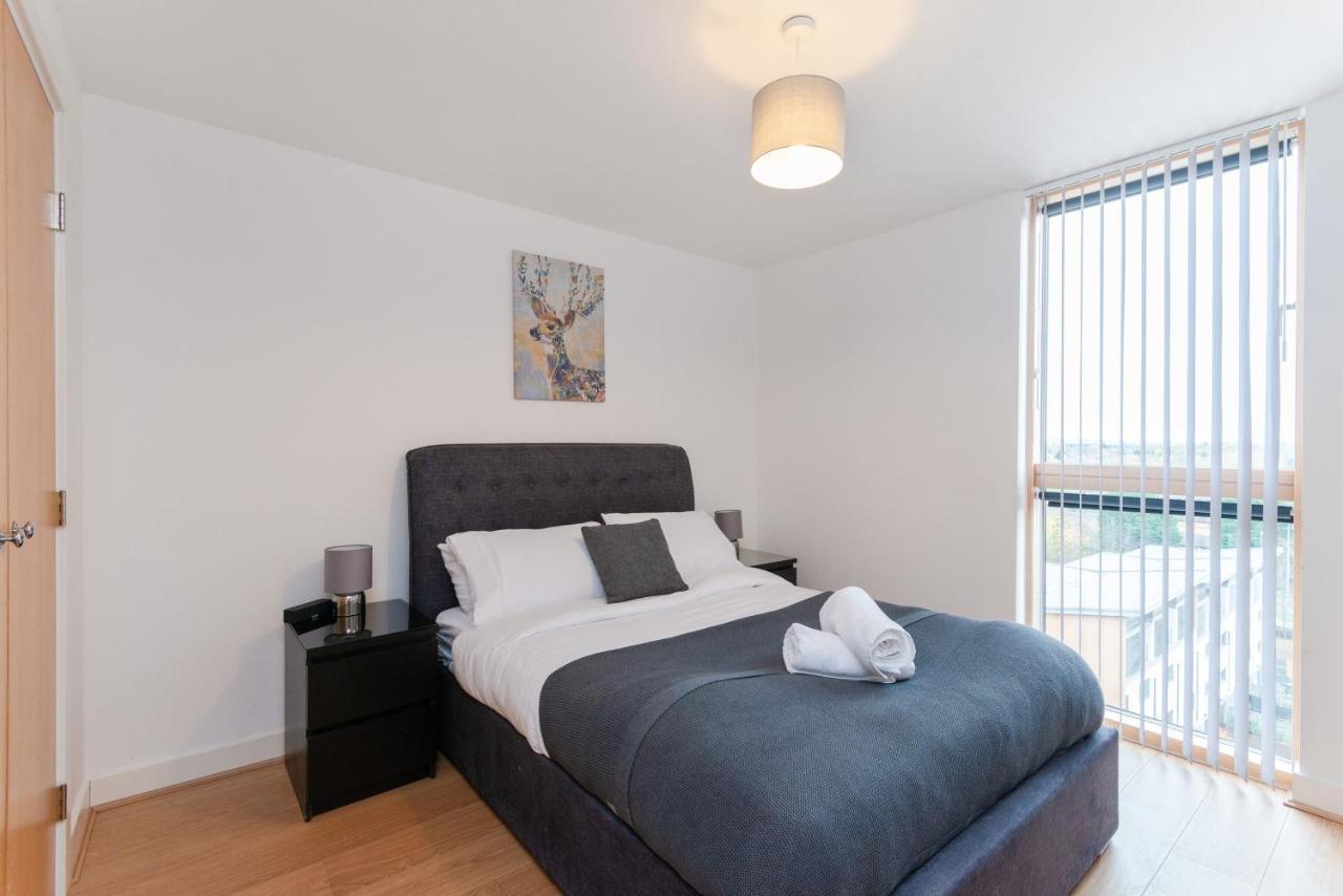 The Vizion Serviced Apartments From Pincott Properties - Free Parking, Private Balcony, And Wifi Мілтон-Кінз Екстер'єр фото