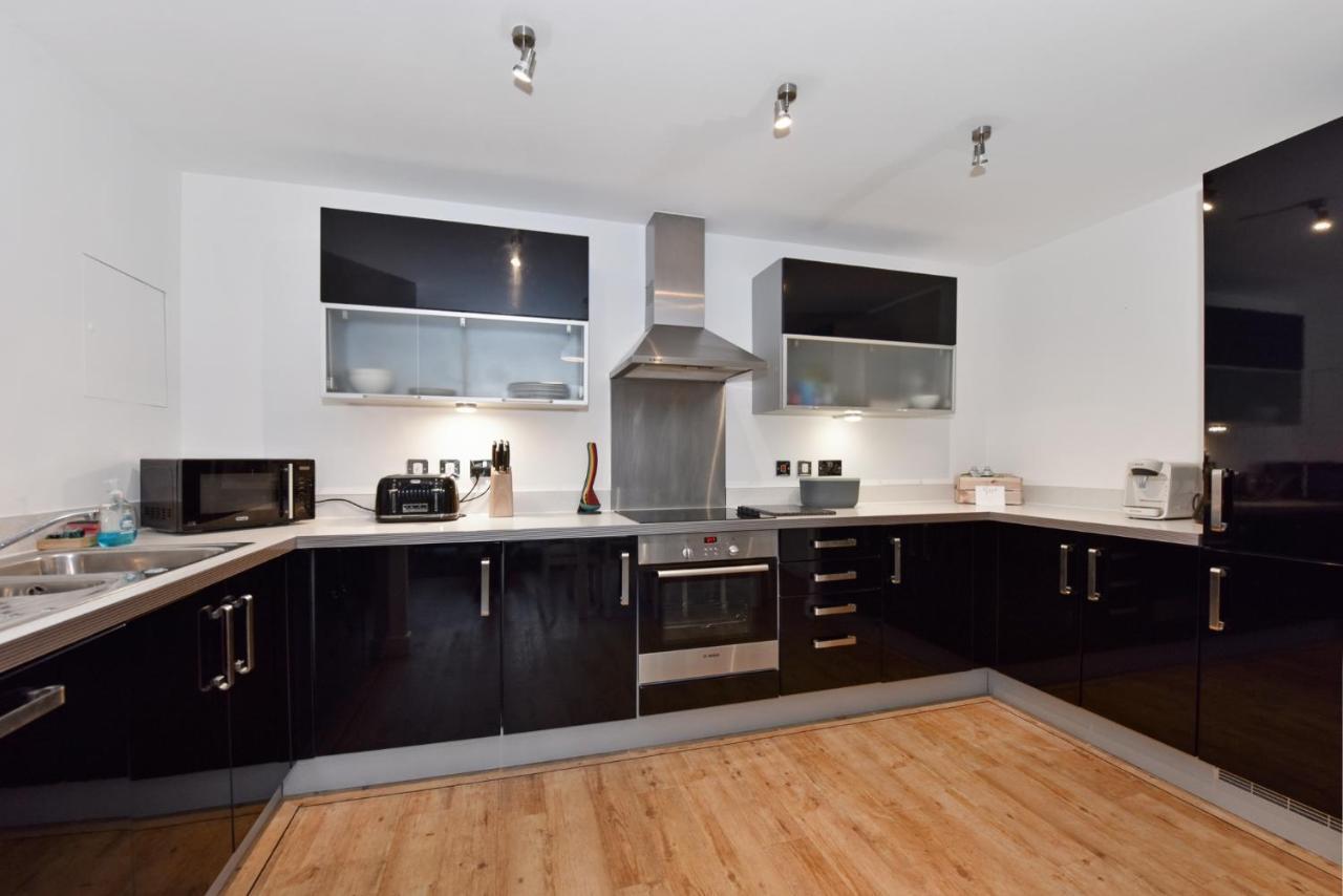 The Vizion Serviced Apartments From Pincott Properties - Free Parking, Private Balcony, And Wifi Мілтон-Кінз Екстер'єр фото