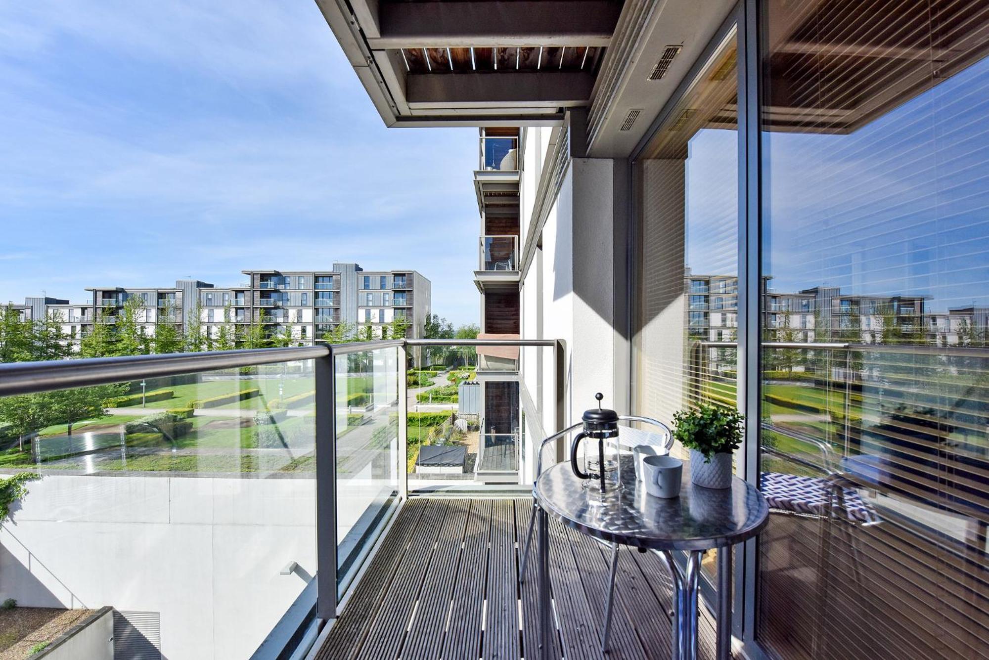 The Vizion Serviced Apartments From Pincott Properties - Free Parking, Private Balcony, And Wifi Мілтон-Кінз Екстер'єр фото