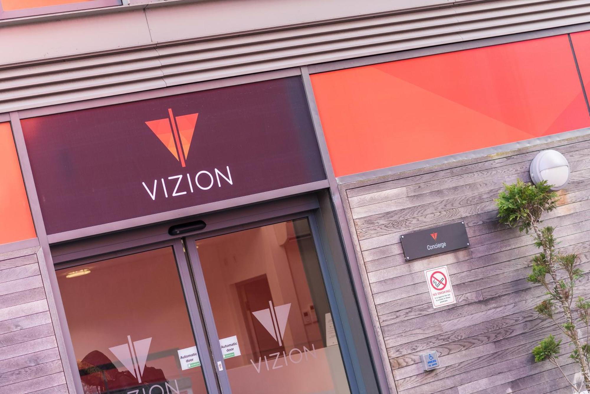 The Vizion Serviced Apartments From Pincott Properties - Free Parking, Private Balcony, And Wifi Мілтон-Кінз Екстер'єр фото