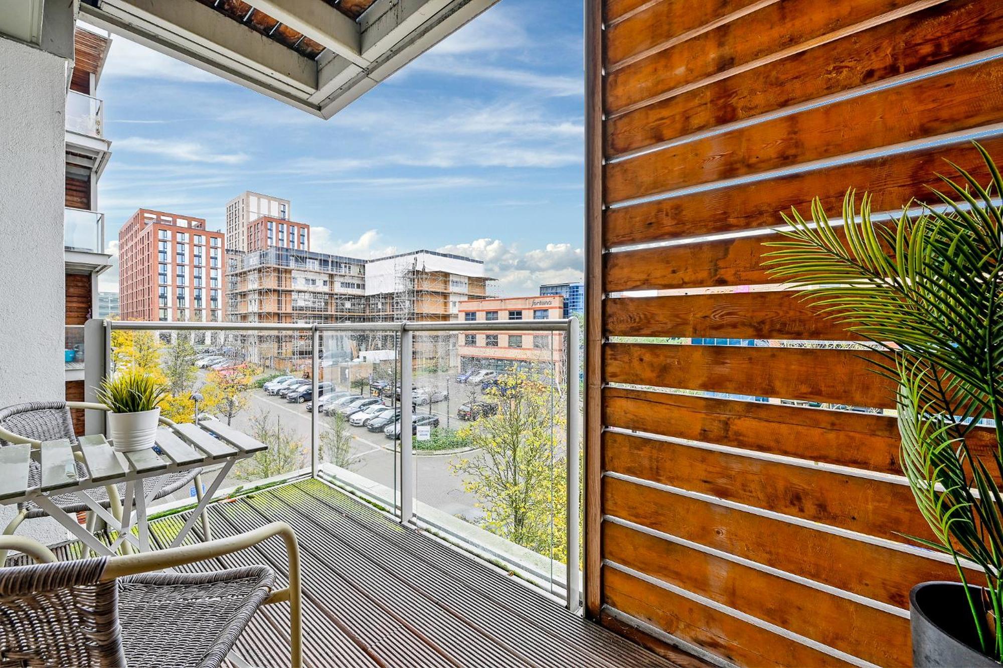 The Vizion Serviced Apartments From Pincott Properties - Free Parking, Private Balcony, And Wifi Мілтон-Кінз Екстер'єр фото